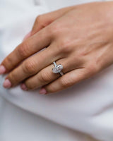 Oval Cut 3.85 Ct Moissanite Ring