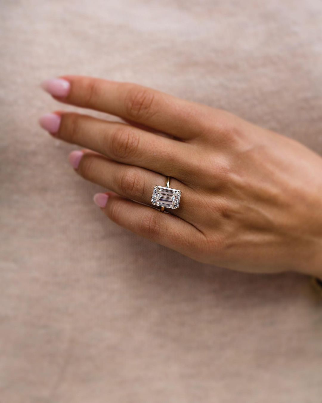8 ct emerald cut diamond ring discount